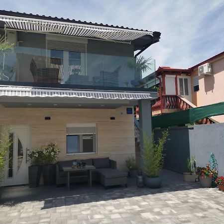 Apartmani Sarm Vir Eksteriør billede