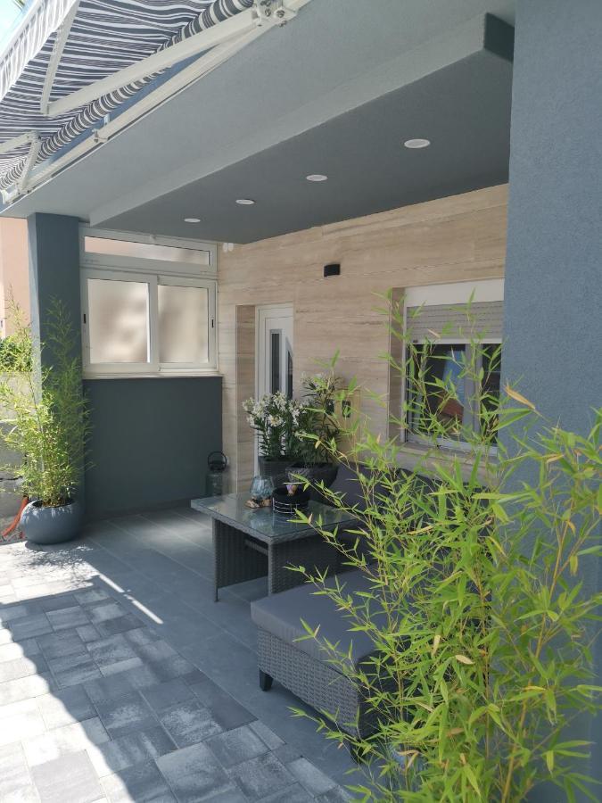 Apartmani Sarm Vir Eksteriør billede