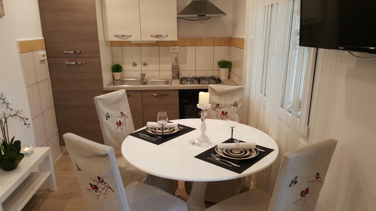 Apartmani Sarm Vir Eksteriør billede