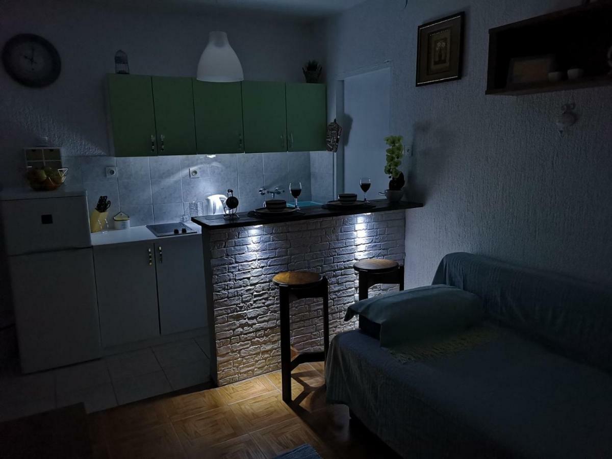 Apartmani Sarm Vir Eksteriør billede