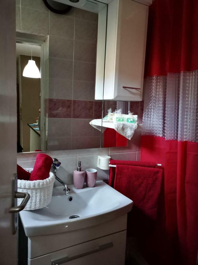Apartmani Sarm Vir Eksteriør billede